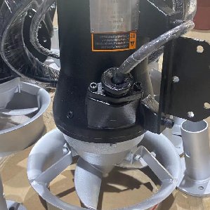 耐腐蝕進(jìn)口軸承鑄鐵污水處理廠曝氣池潛水?dāng)嚢铏C QJB1.5/6
